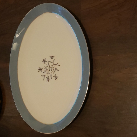 LENOX KINGSLEY X445 CHINA SERVICE for (4) 5 piece setting/ Platter/Replacements - Picture 7 of 16